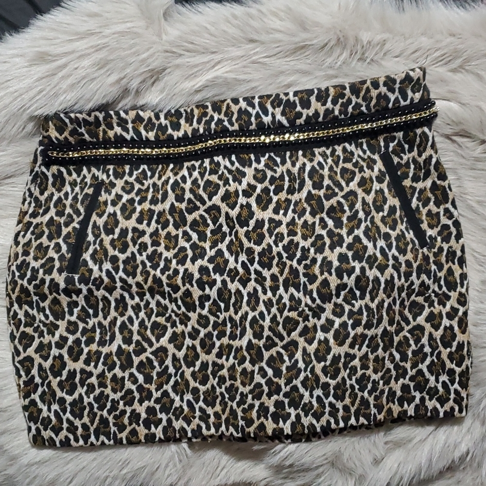 Mini leopard print skirt
